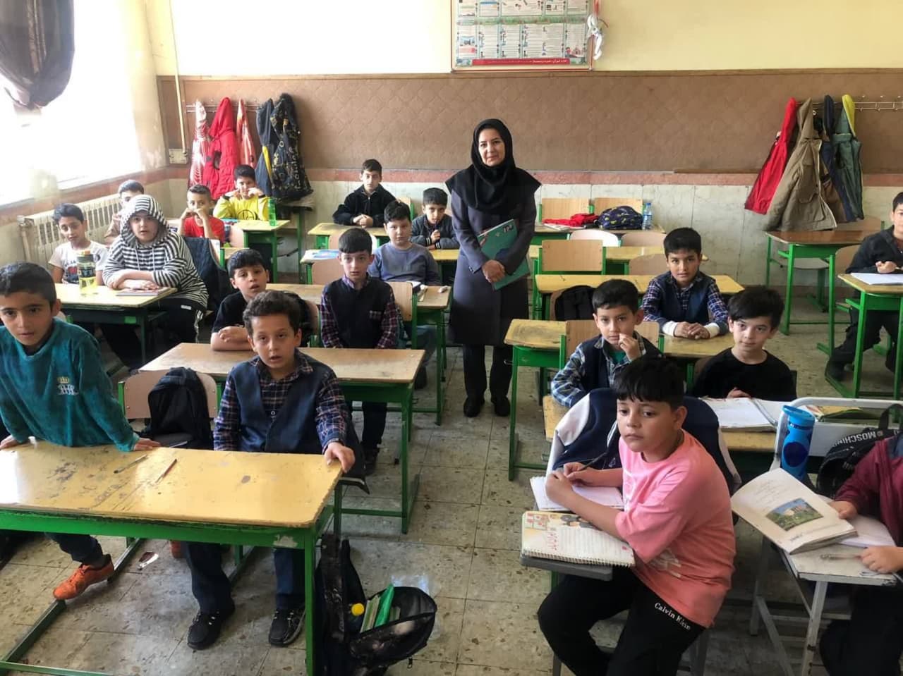 هدیه دانش‌آموزان تبریزی به موسسه خیریه بیمارستان امام رضا (ع)