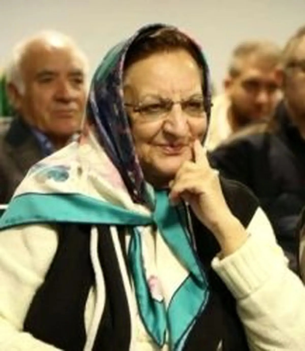 در ستایش زنی که با شعر نفس کشید