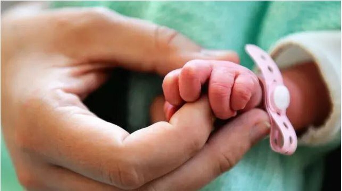 تعداد تولدها در ایران برای اولین بار پس از انقلاب به زیر یک میلیون رسید