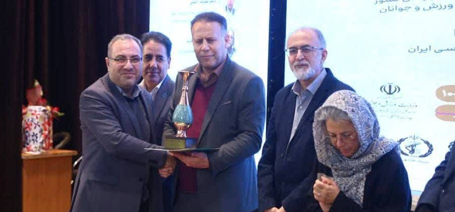 اداره کل بیمه سلامت آذربایجان شرقی در همایش «آینده جمعیت ایران در نگاه صاحب‌نظران علوم اجتماعی» تقدیر شد