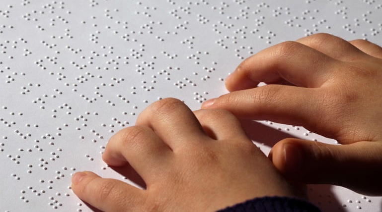 شش نقطه، یک زبان؛ روایت بریل