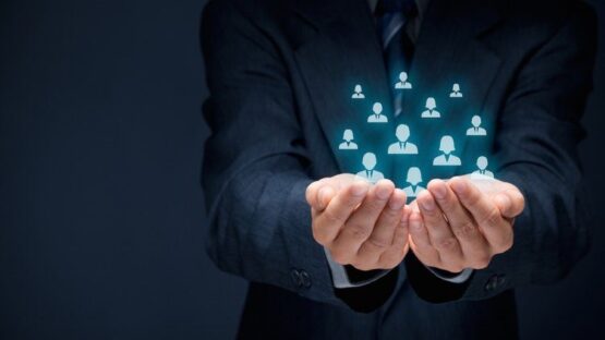 ضرورت حفظ سرمایه اجتماعی در برابر ظهور "منجی" از بیرون