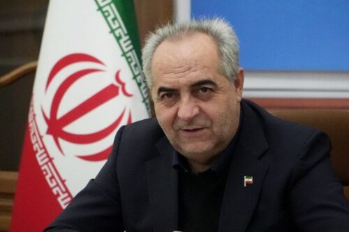 بهرام سرمست روز چهارشنبه در یکصد و بیستمین نشست شورای گفتگوی دولت و بخش خصوصی استان آذربایجان‌شرقی که با محوریت بررسی سهم مالیاتی استان در سال ۱۴۰۵ همچنین پیگیری دلایل اجرایی نشدن مصوبات شورای گفتگوی استانی توسط ادارات و سازمان‌های دولتی استان با حضور مسؤولان استانی و نمایندگان بخش خصوصی در محل استانداری آذربایجان‌شرقی برگزار شد، با تاکید بر وفای به‌عهد در خصوص حمایت از بخش خصوصی و صنایع استان اظهار داشت: ما تمام پیشنهادات مطرح شده در جلسات مختلف شورای گفتگو را به دولت ارائه کرده و به‌صورت مداوم پیگیری می‌کنیم. وی یکی از مطالبات به‌حق صنایع استان را بحث مالیات‌ستانی دانست و افزود: طی سال‌های گذشته به‌دلیل نقش‌آفرینی بخش خصوصی استان در پرداخت مالیات، شاخص مالیاتی استان افزایش یافته است و باید سعی کنیم، با ارائه آمار و مستندات مقایسه‌ای، این توقعات فزاینده را به مرور زمان مدیریت کنیم. سرمست بر لزوم رعایت عدالت در اخذ مالیات و لحاظ کردن تمامی شرایط از جمله امکانات و تسهیلات دریافتی استان‌ها و متناسب‌سازی آن با واقعیت‌های استان تاکید کرد. استاندار آذربایجان‌شرقی همچنین از اهتمام برای انتقال درآمدهای مالیاتی شرکت‌های بزرگ از جمله مس سونگون به استان خبر داد.