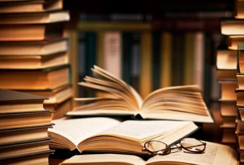 کتابخانه شخصی مرحوم «مخلص» به کتابخانه مرکزی تبریز اهدا شد