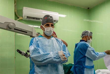 چشم‌پزشکی که مطبش تمام ایران است