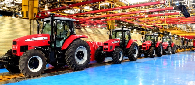 رژه تراکتورهای ساخت داخل همزمان با ۱۲ بهمن