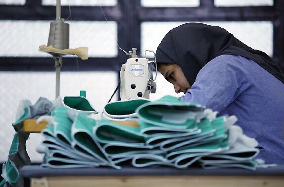 زنان بیشترین آسیب را از رکود صنعتی دیدند