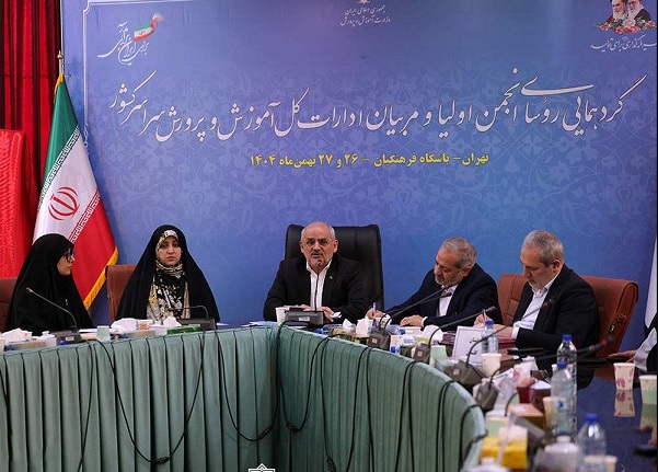 ارتقای مهارت‌های ارتباطی و تربیتی والدین ضامن ثبات و پایداری خانواده‌ است