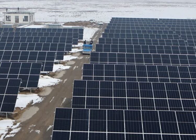 نخستین نیروگاه خورشیدی شرکت گاز آذربایجان شرقی در مراغه بهره برداری شد