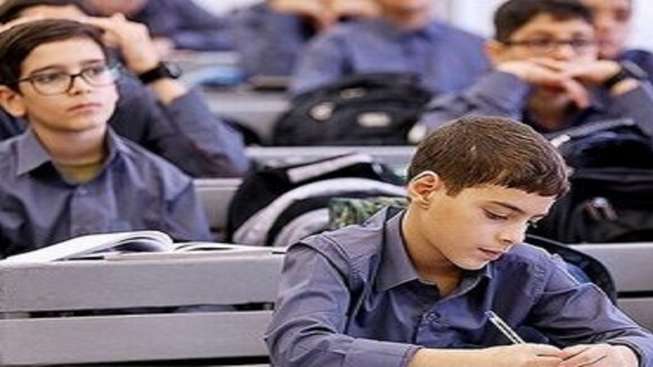 توزیع درسنامه‌های آموزشی برای دانش‌آموزان آذربایجان‌شرقی